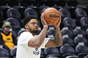 在职业足坛 在职业足坛